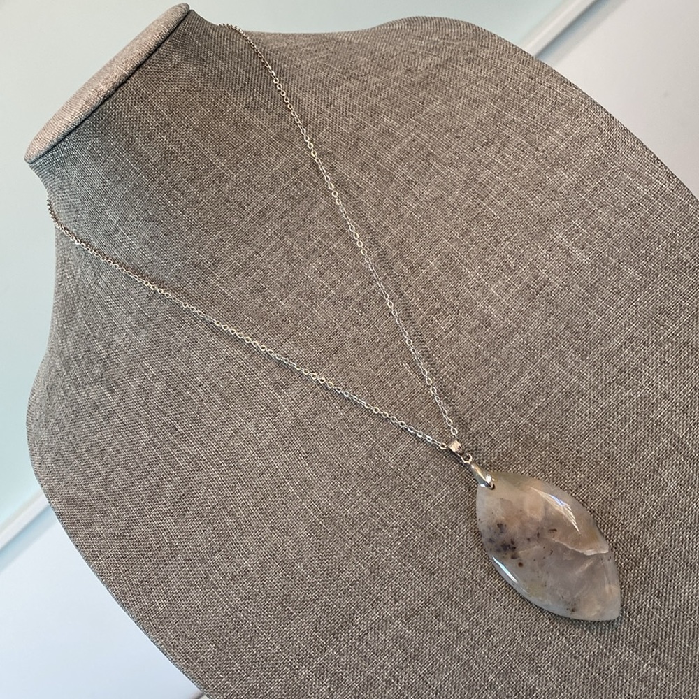Vtg 18k White Gold Filled Necklace with Dendritic Agate